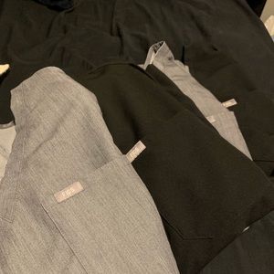 Figs scrubs (4 pairs)